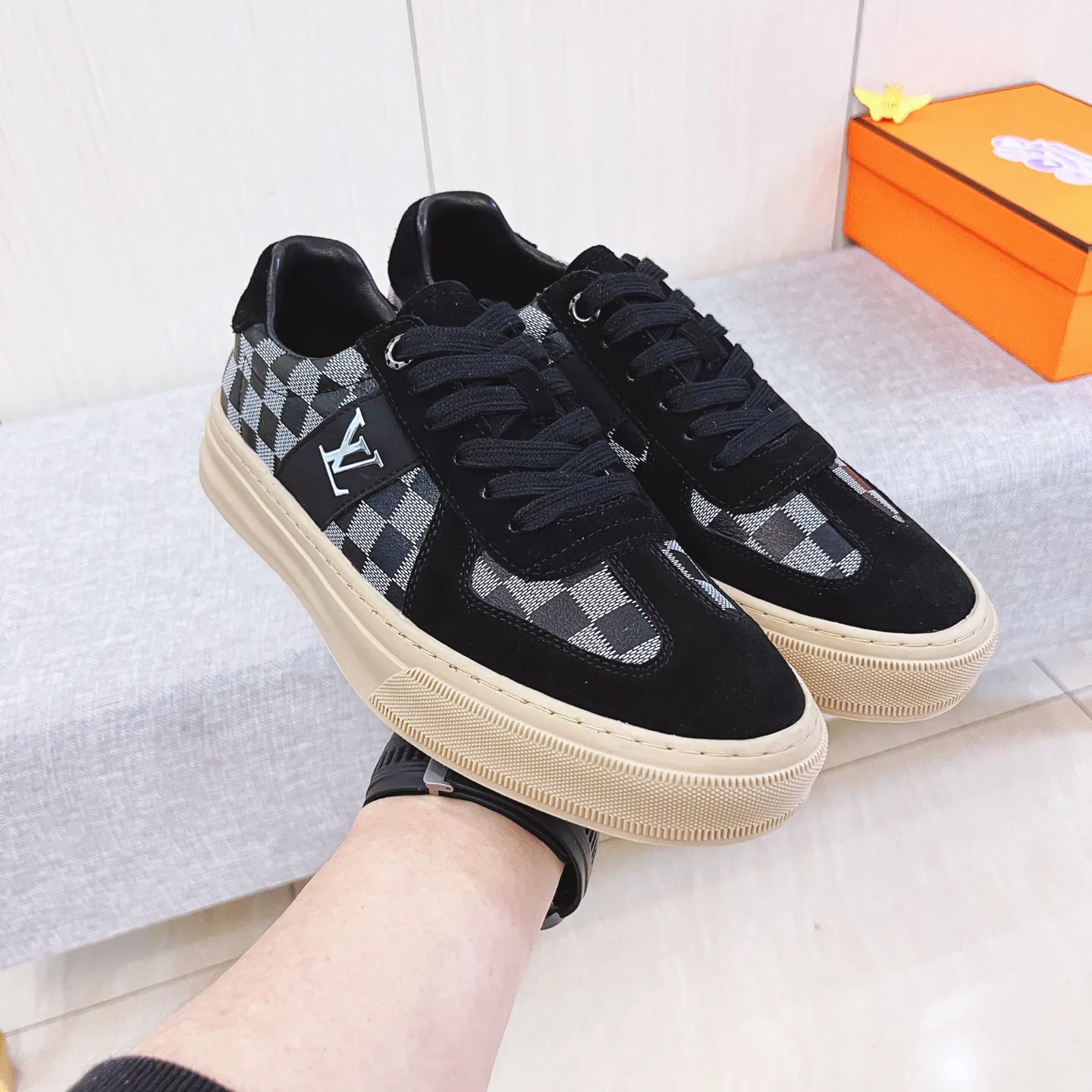 🚘🚘Factory batch 400💰[LV]🔥Louis Vuitton, high-end men's shoes brand, official website 1:1 latest masterpiece: the upper is made of first-layer cowhide imported from Italy with a comfortable and breathable lining➕original non-slip and wear-resistant outsole🔥, making walking more convenient and comfortable! An exclusive new model, a stunning work, a beautiful 1:1 replica [color] compared to the official quality! Create a fashionable personality to set off your uniqueness! A must-have for trendy men! Classic🔥Size: 38-44 Color: 🔥 2⃣️colors available🔥
